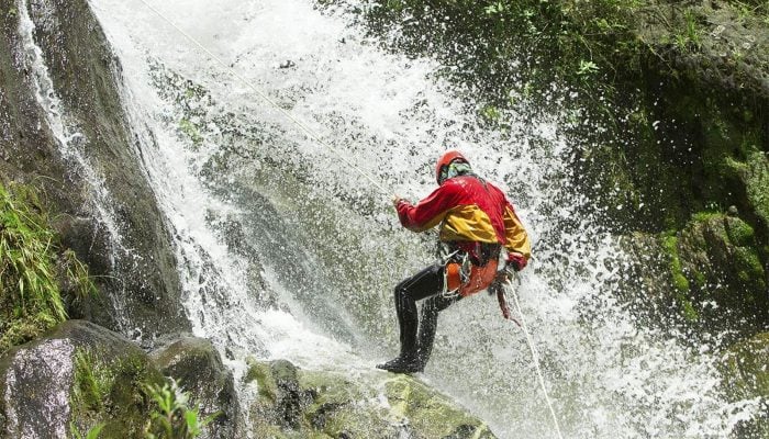 Populer Dikalangan Gen Z, Kenali Olahraga Canyoning